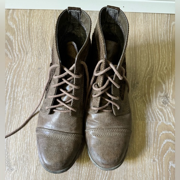 Brown fall booties - Picture 4 of 4